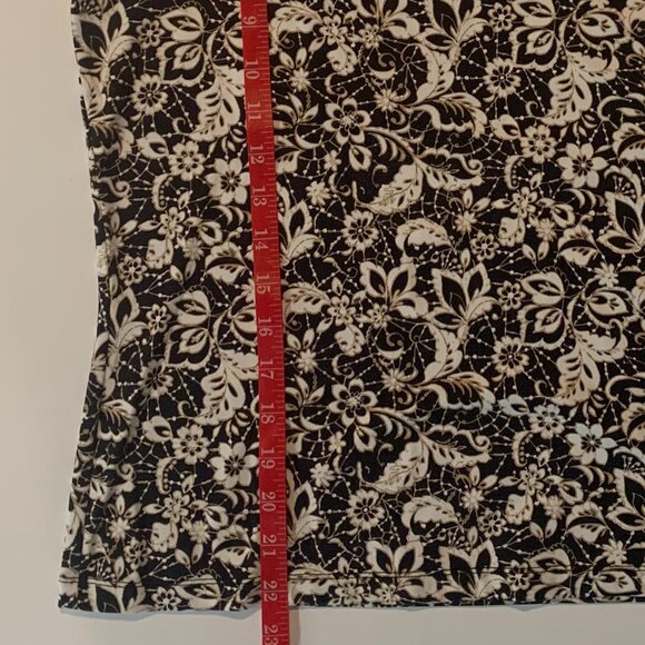 EUC Croft & Barrow Women's Floral Stretch Tank Top Size Medium Black/White - Picture 9 of 11
